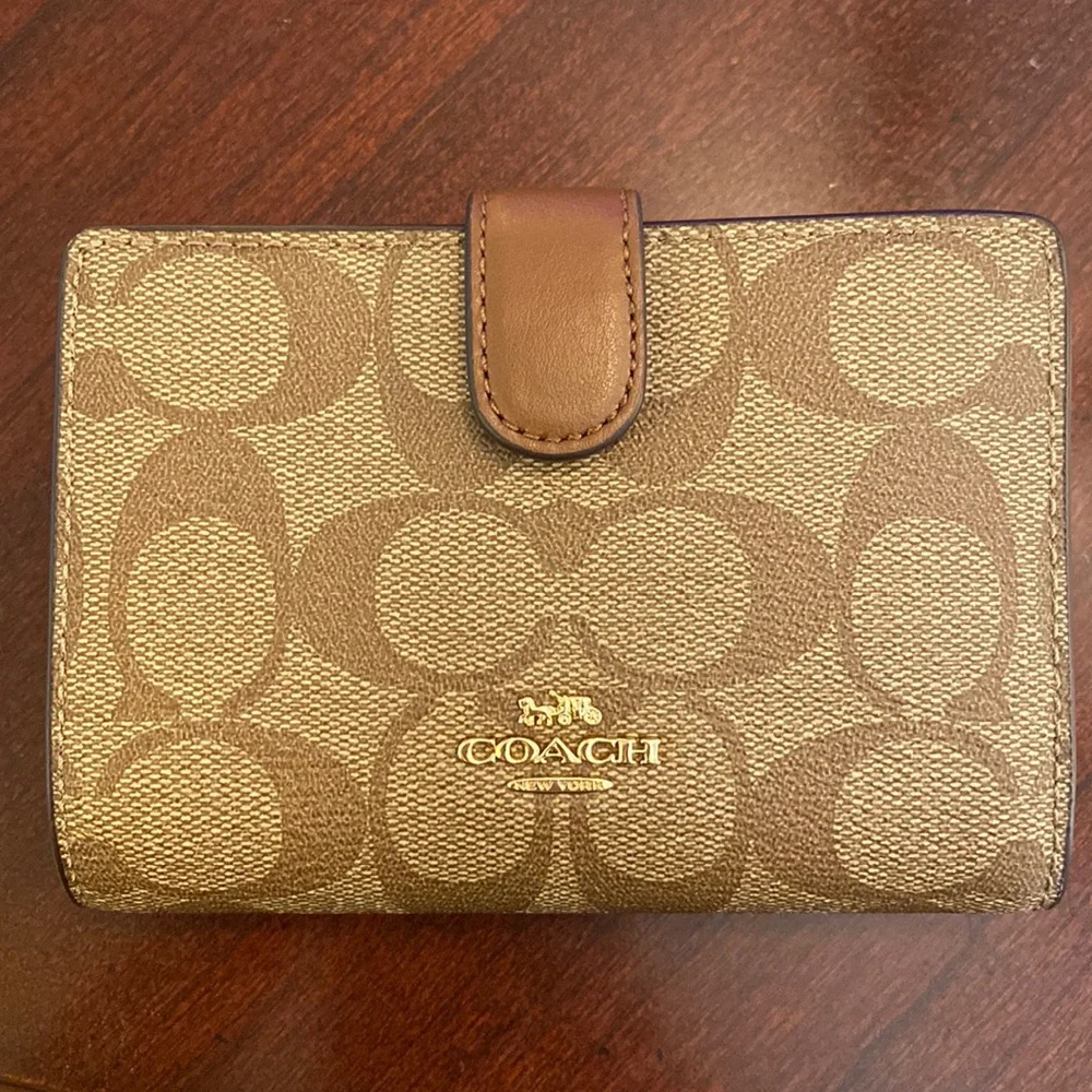 Coach medium side zip wallet - Picture 1 of 12
